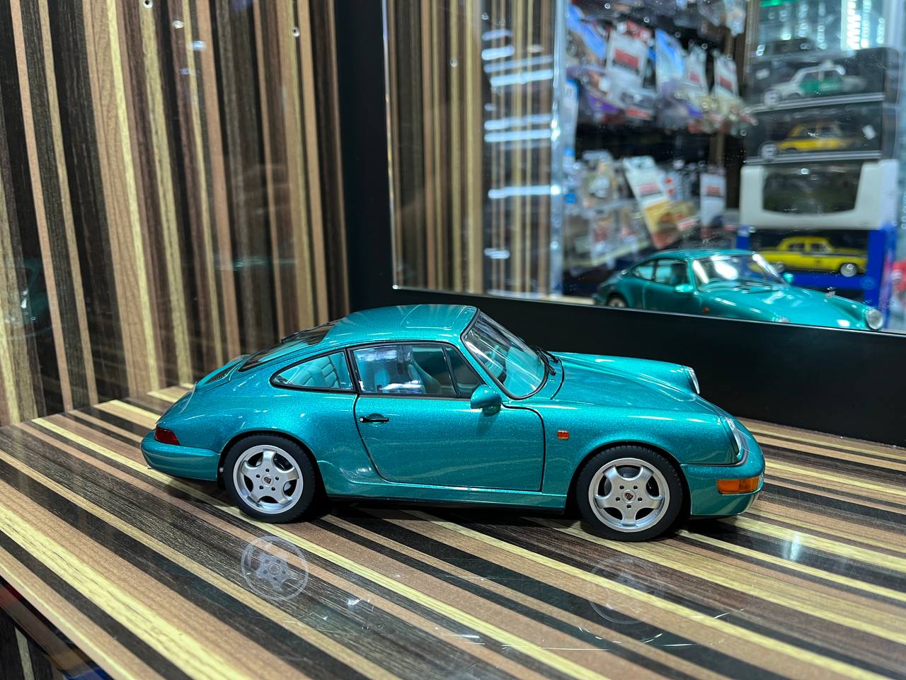 Norev Porsche 911 Carrera 2 - 1/18 Diecast Model, All Opening - Green