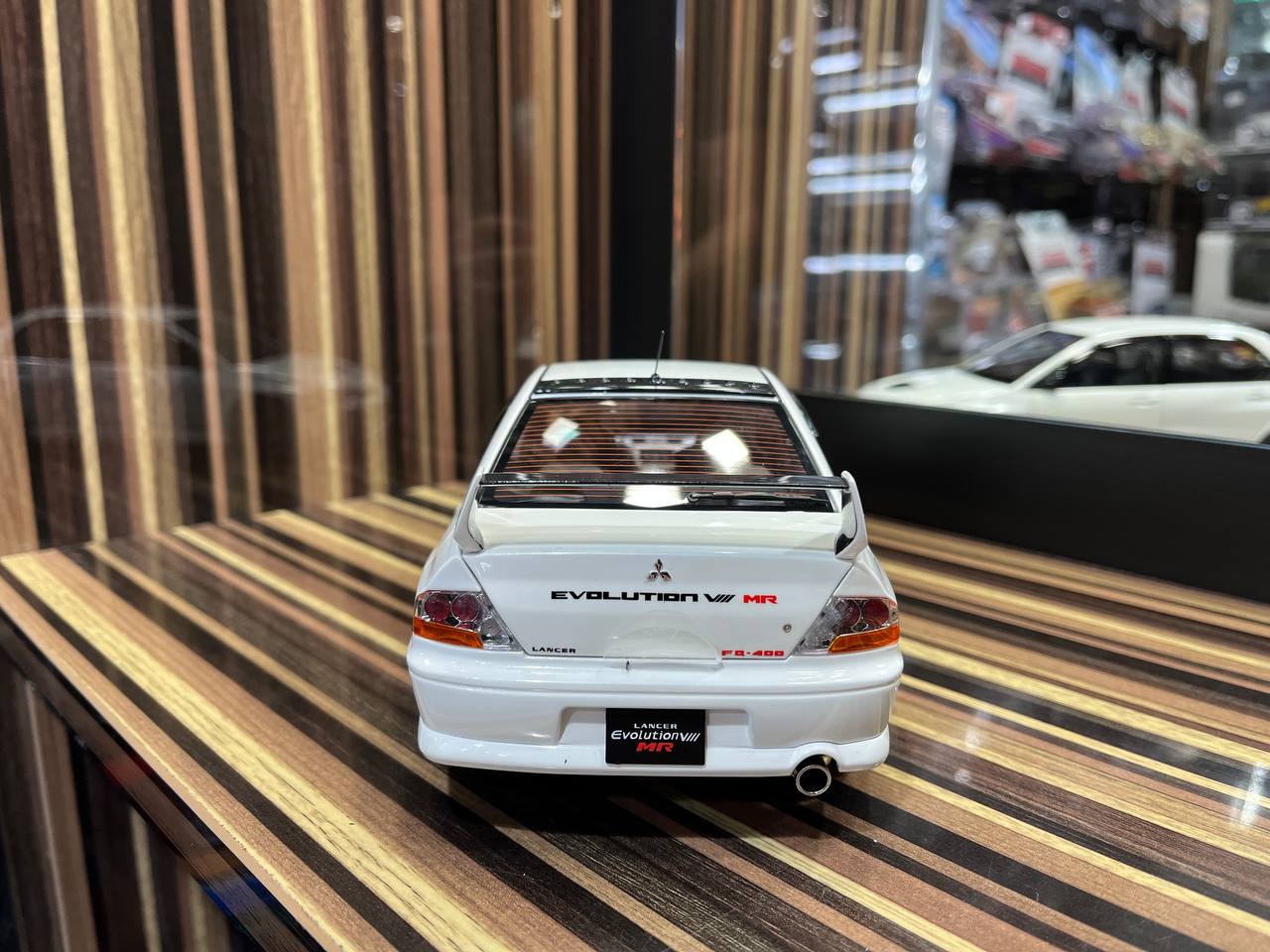 AUTOart Lancer Evolution 1:18 ホワイト Super A Mitsubishi Lancer Evolution - 1/18 Diecast Model