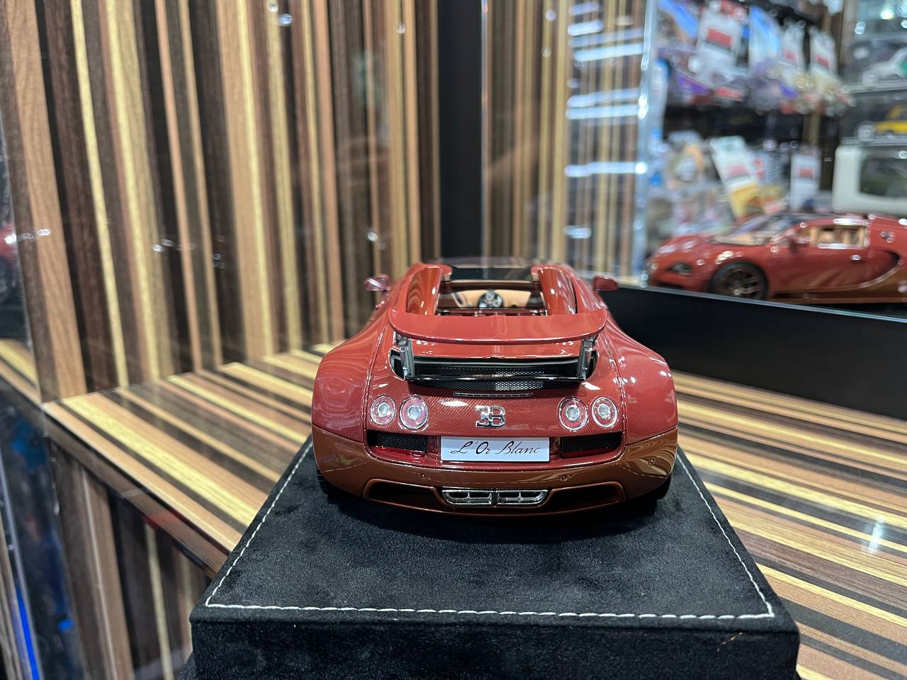 HH Bugatti Veyron 16.4 Grand Sport Vitesse - 1/18 Resin Model, No Opening - Red Carbon
