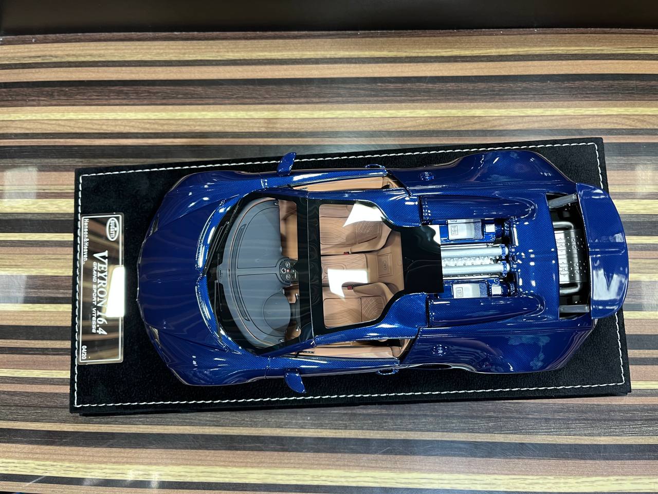 HH Bugatti Veyron 16.4 Grand Sport Vitesse - 1/18 Resin Model, No Opening - Blue Carbon
