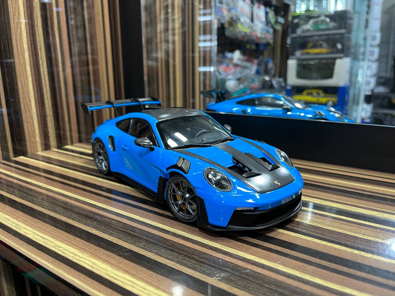 Minichamps Porsche GT3RS - 1/18 Diecast Model, Partially Opening - Blue