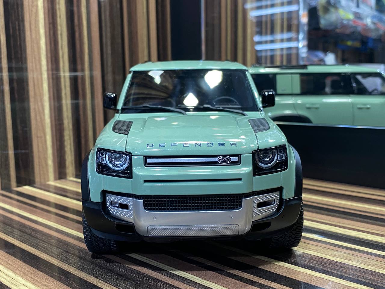 Almost Real Land Rover Defender 110 (2023) - 1/18 Metal Diecast, Green