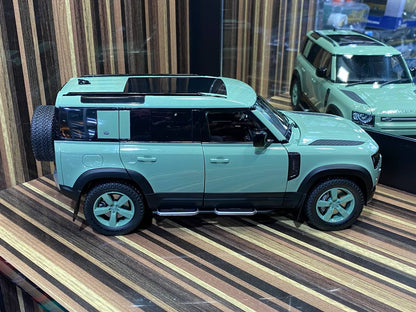 Almost Real Land Rover Defender 110 (2023) - 1/18 Metal Diecast, Green