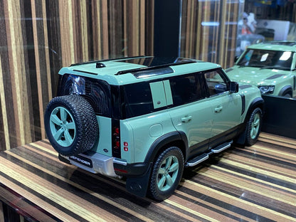 Almost Real Land Rover Defender 110 (2023) - 1/18 Metal Diecast, Green