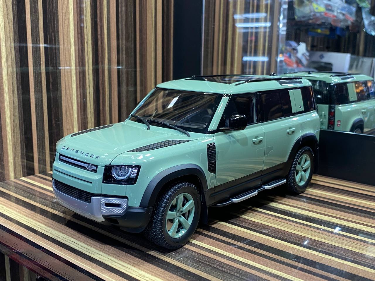 Almost Real Land Rover Defender 110 (2023) - 1/18 Metal Diecast, Green