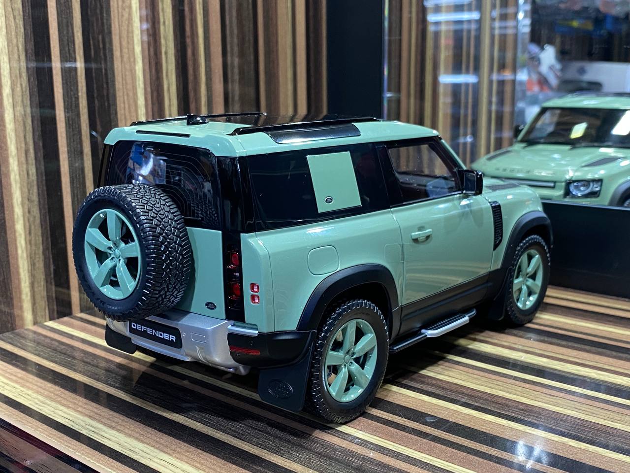 1/18 Metal Diecast | Almost Real Land Rover Defender 90 (2023) -Green