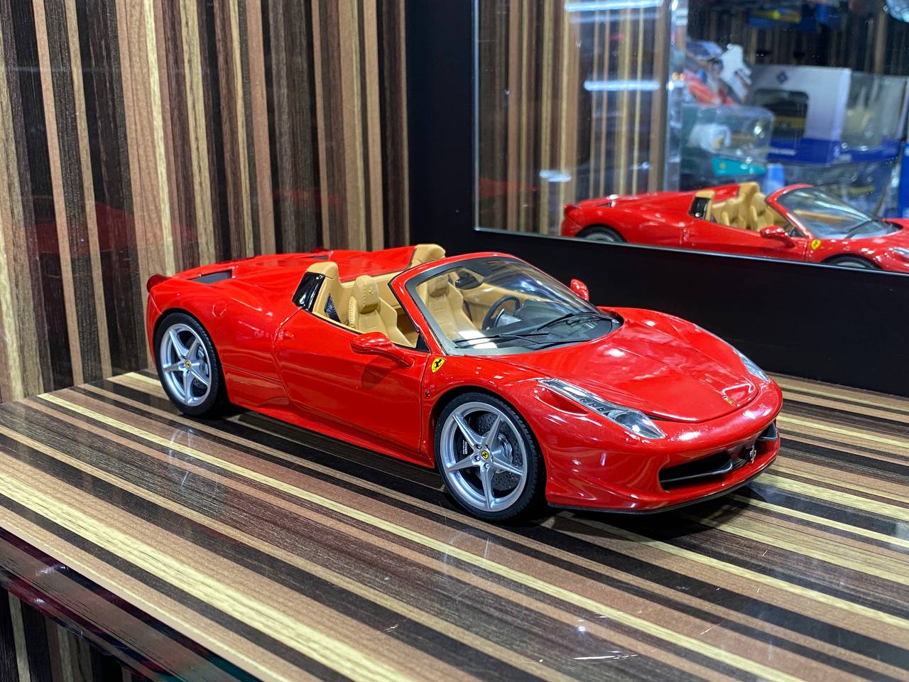1/18 metal Diecast HotWheels Ferrari 458 Spider Red - Full Opening