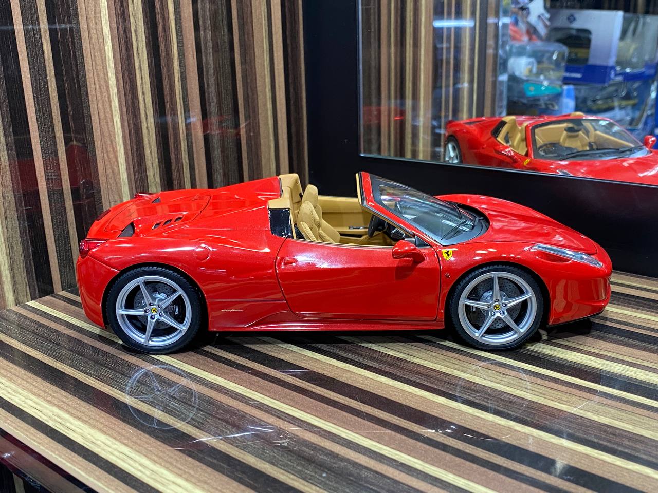 1/18 metal Diecast HotWheels Ferrari 458 Spider Red - Full Opening