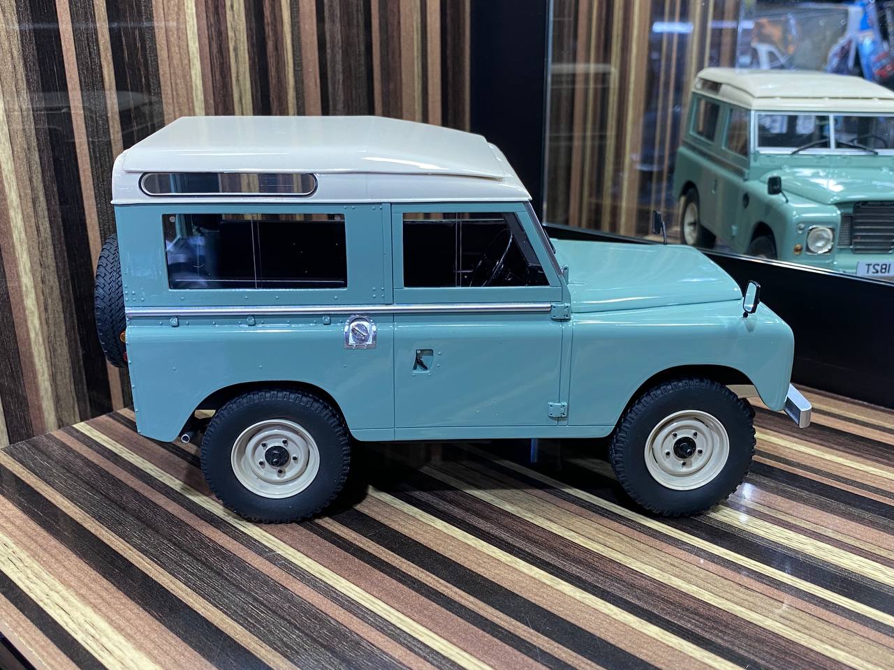 Cult Scale Model Land Rover 88 Series III (1978) - 1/18 Resin, Green