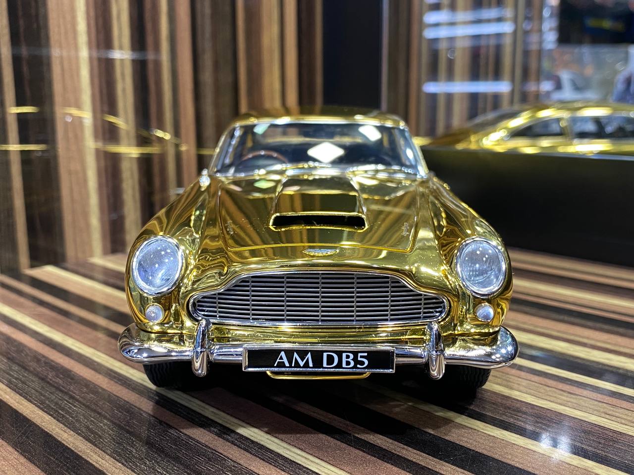 1/18 Aston Martin DB5 - All Opening Diecast (Gold) by XiaoGuang