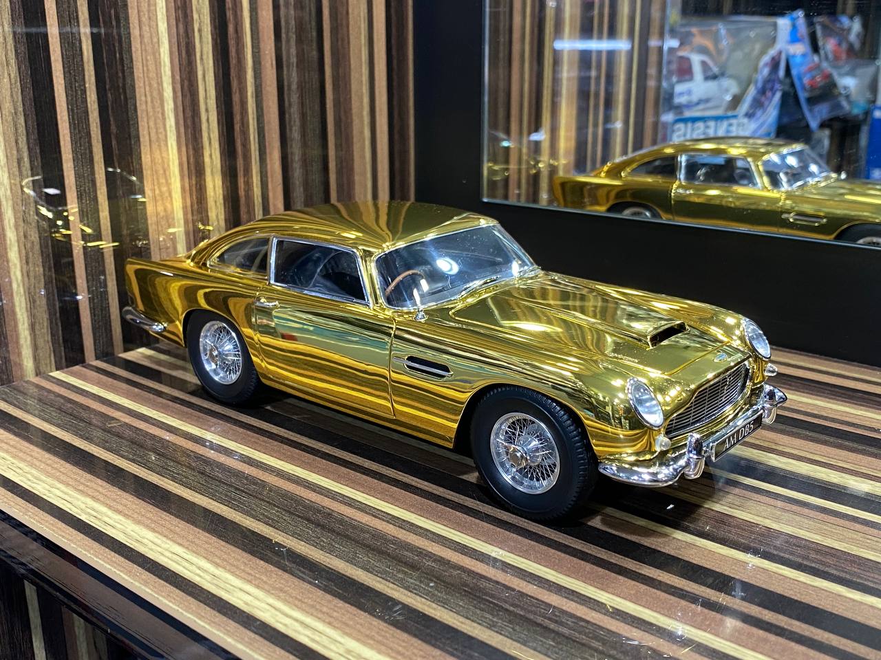 1/18 Aston Martin DB5 - All Opening Diecast (Gold) by XiaoGuang Model