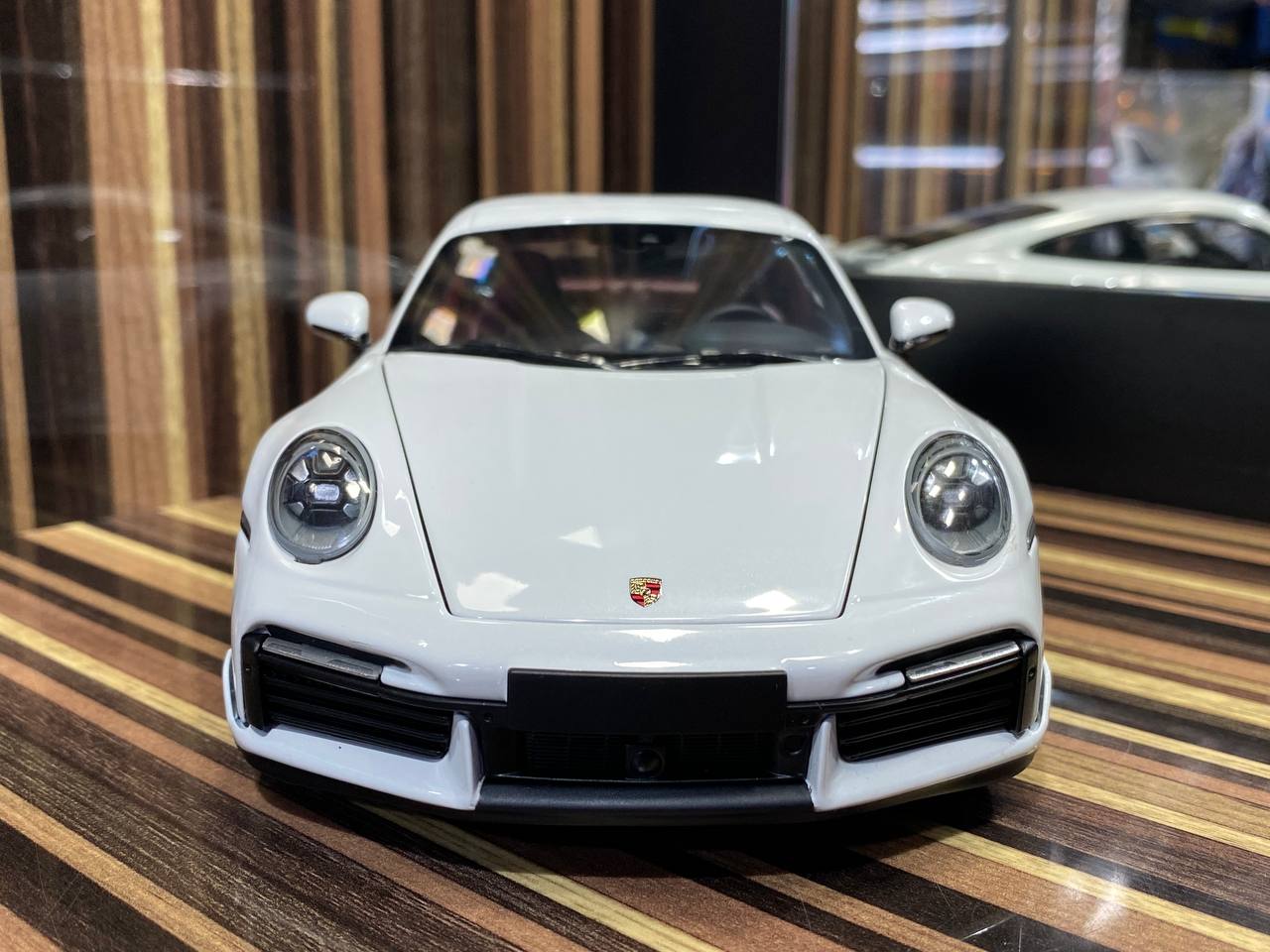 Minichamps 1/18 Porsche 911 Turbo S - All Opening Diecast (White)