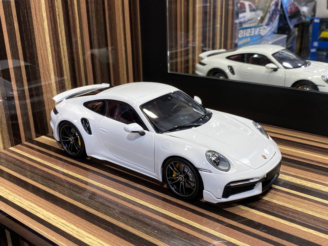 Minichamps 1/18 Porsche 911 Turbo S - All Opening Diecast (White)