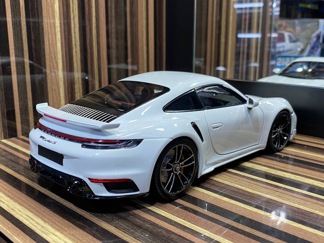 Minichamps 1/18 Porsche 911 Turbo S - All Opening Diecast (White)