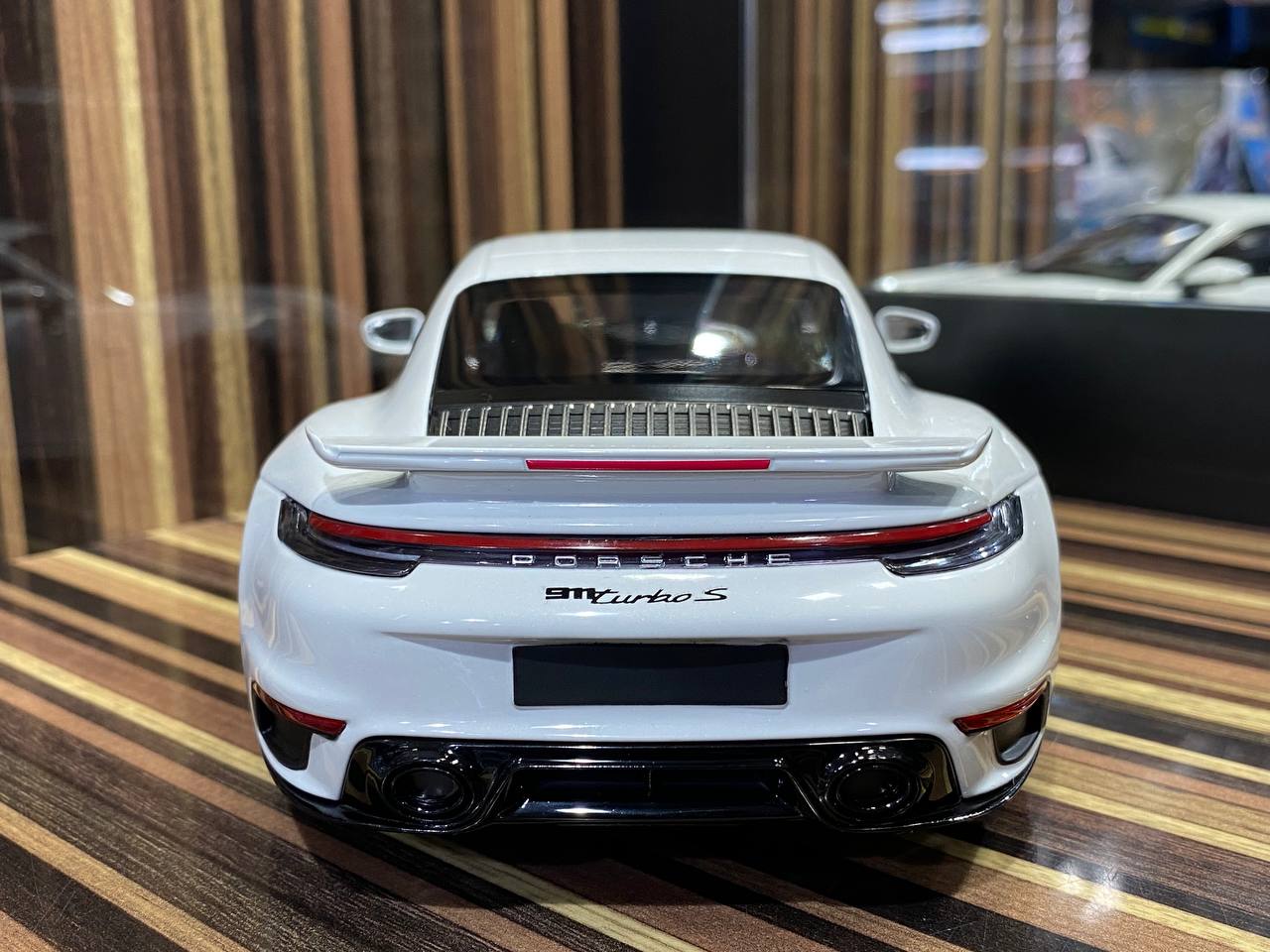 Minichamps 1/18 Porsche 911 Turbo S - All Opening Diecast (White)