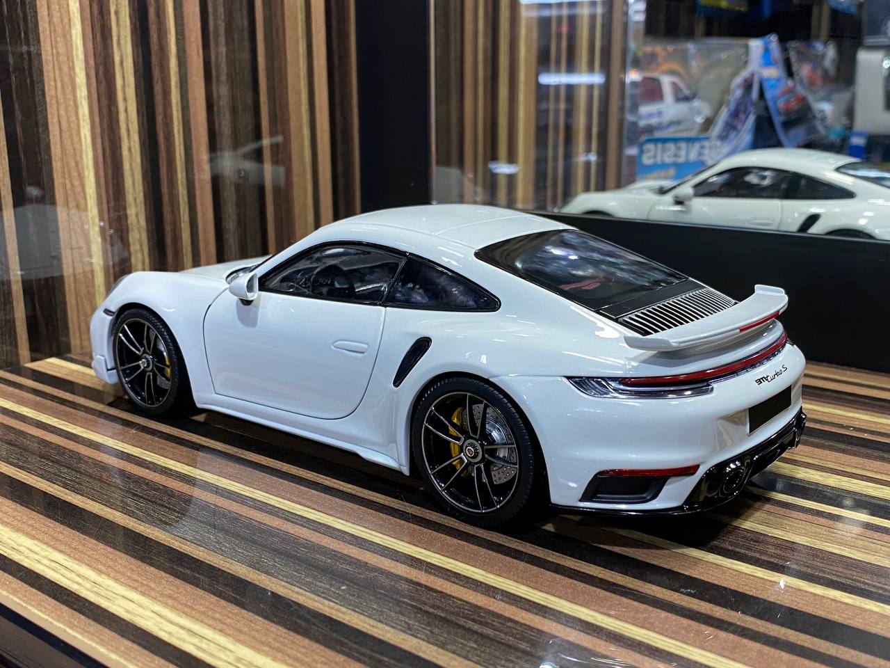 Minichamps 1/18 Porsche 911 Turbo S - All Opening Diecast (White)