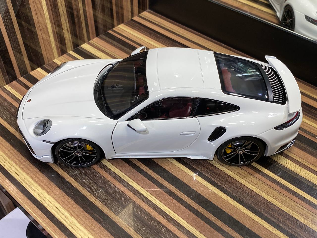 Minichamps 1/18 Porsche 911 Turbo S - All Opening Diecast (White)