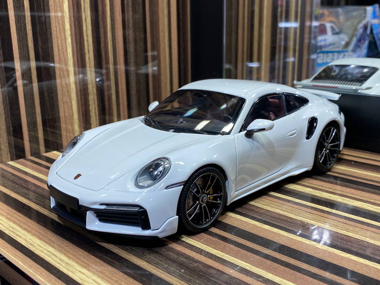 Minichamps 1/18 Porsche 911 Turbo S - All Opening Diecast (White)