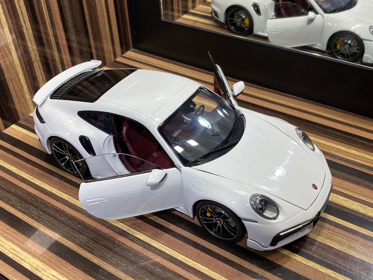 Minichamps 1/18 Porsche 911 Turbo S - All Opening Diecast (White)