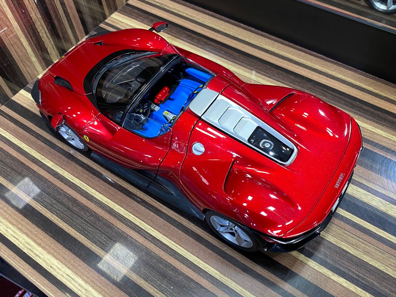 Bburago Ferrari Daytona SP3 - 1/18 Diecast Metal Full Opening, Glossy Red