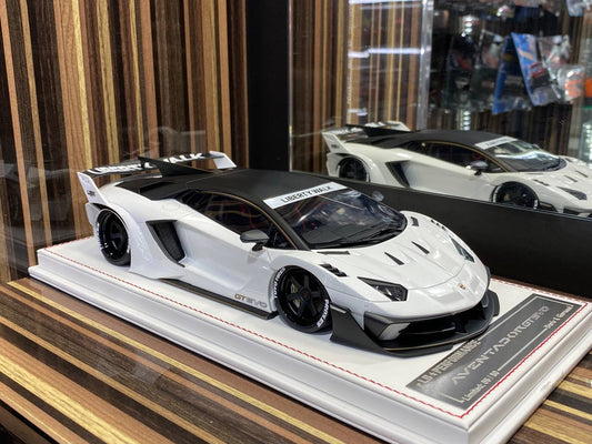 Davis & Giovanni Lamborghini Aventador GT EVO - 1/18 Resin Model Diamond White