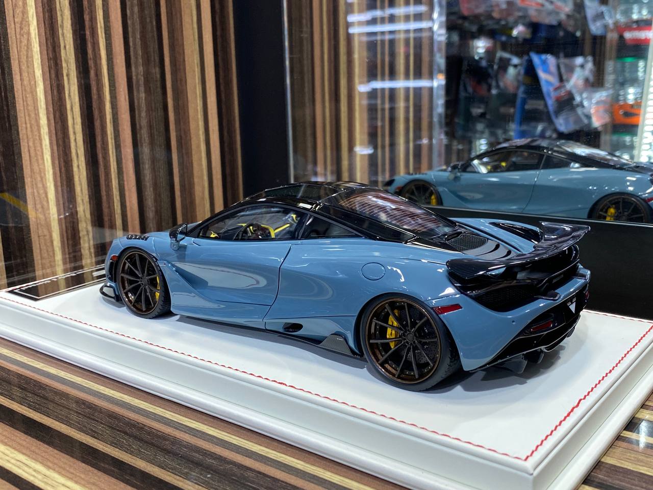 Davis & Giovanni McLaren 720S - 1/18 Resin Model, Grey / Yellow Stripes