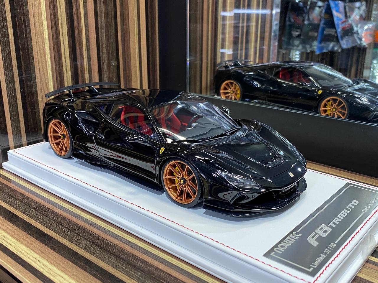 Davis & Giovanni Ferrari F8 Tributo Novitec - 1/18 Resin Model Nero Daytona
