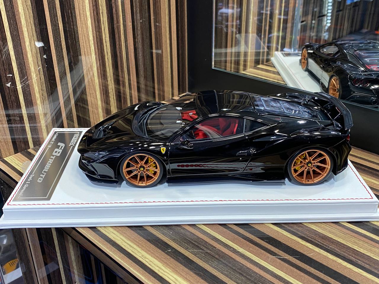Davis & Giovanni Ferrari F8 Tributo Novitec - 1/18 Resin Model Nero Daytona