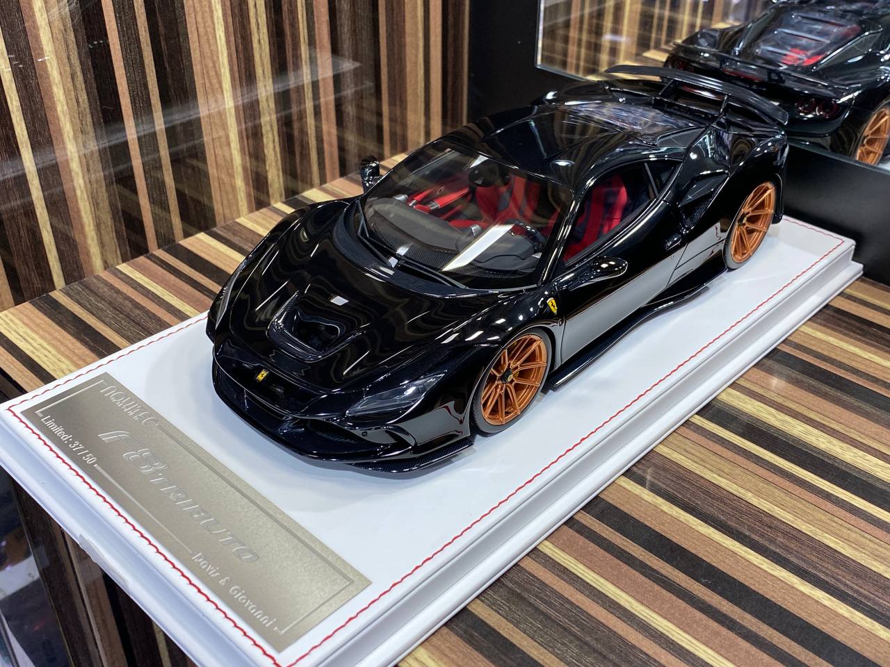 Davis & Giovanni Ferrari F8 Tributo Novitec - 1/18 Resin Model Nero Daytona