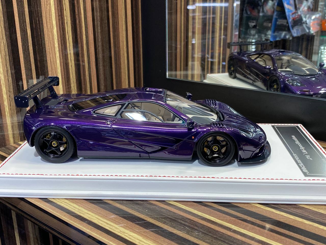 Davis & Giovanni McLaren F1 LM-Specification - 1/18 Resin Model- Viola Hong Kong / Black Rim