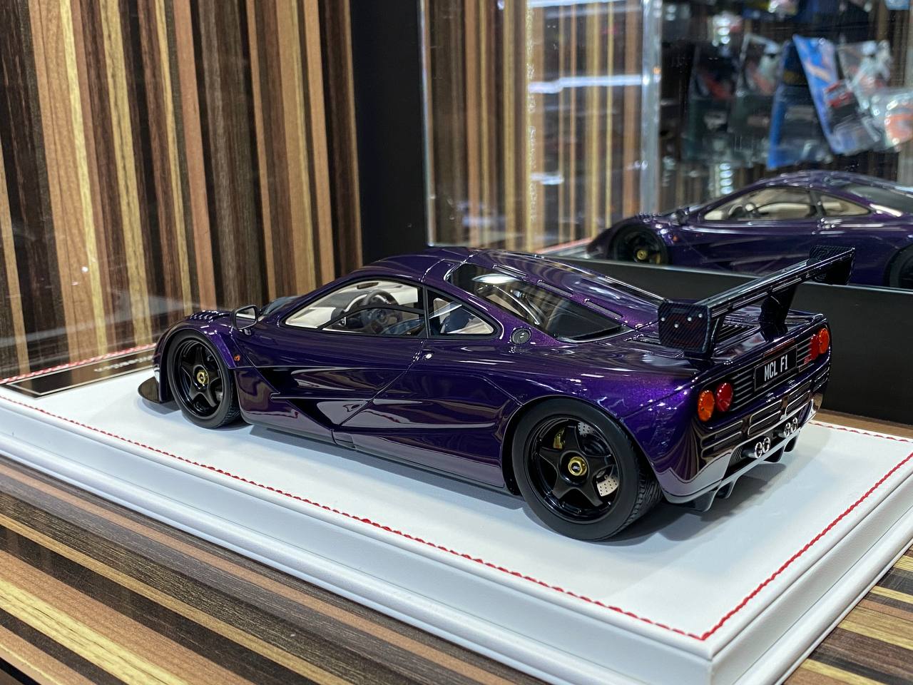 Davis & Giovanni McLaren F1 LM-Specification - 1/18 Resin Model- Viola Hong Kong / Black Rim