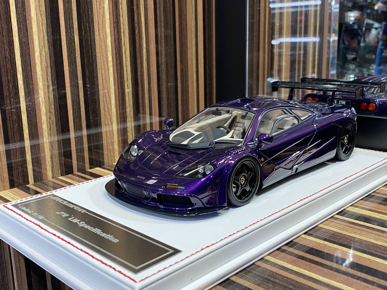 Davis & Giovanni McLaren F1 LM-Specification - 1/18 Resin Model- Viola Hong Kong / Black Rim