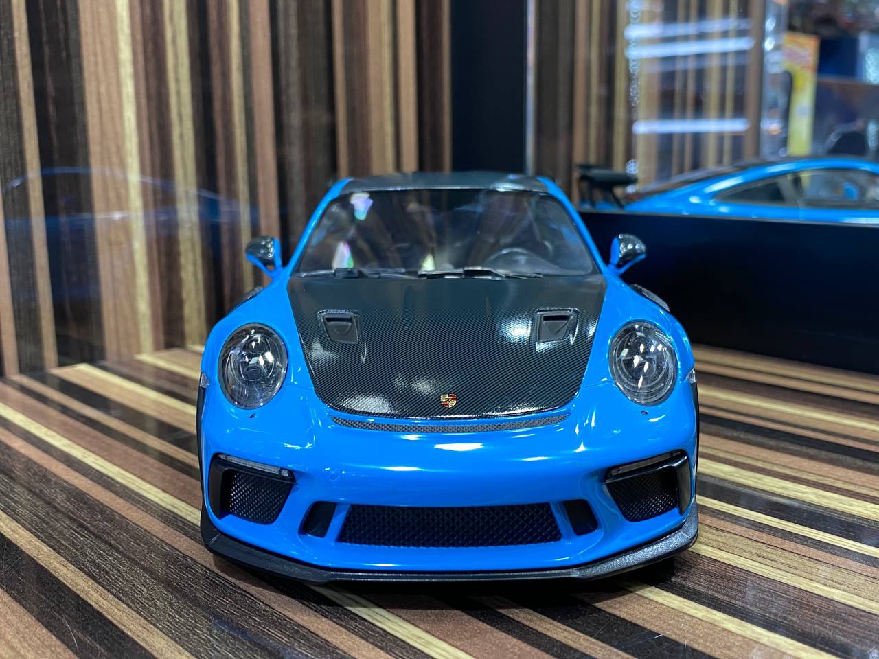 Porsche 911 GT3 RS (991.2) 2019 Weissach package by Minichamps [1/18 |Blue | Resin]