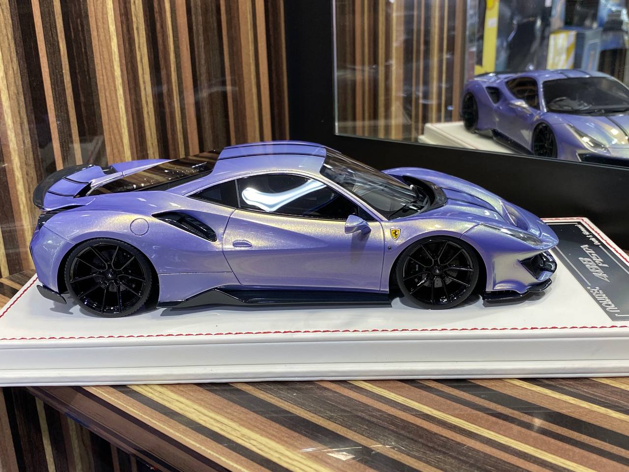 Davis & Giovanni Ferrari 488 PISTA [Fantasy purple |black stripes | Resin | 1/18]