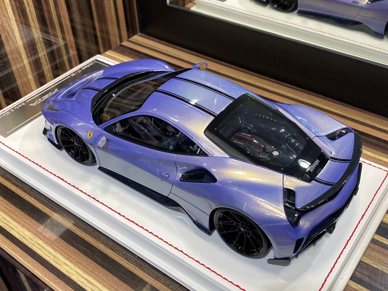 Davis & Giovanni Ferrari 488 PISTA [Fantasy purple |black stripes | Resin | 1/18]