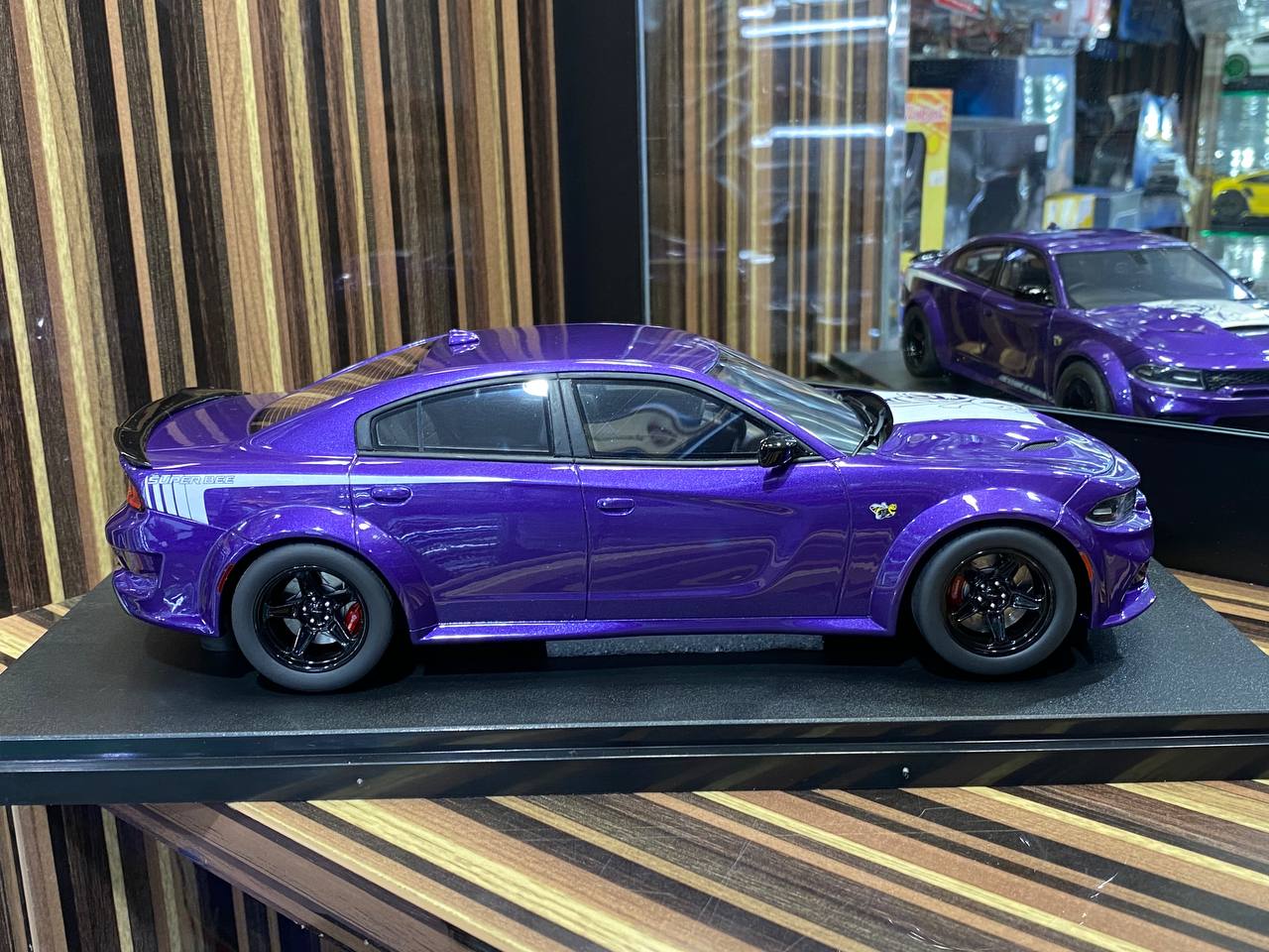 Dodge Charger Super Bee Limited Edition by GT Spirit [1/18 Resin Purple]