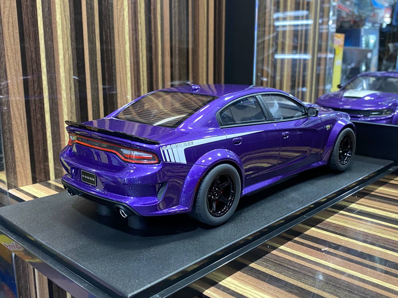 Dodge Charger Super Bee Limited Edition by GT Spirit [1/18 Resin Purple]