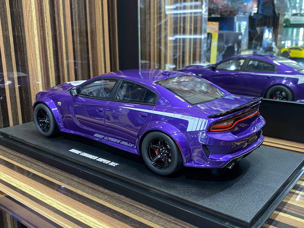 Dodge Charger Super Bee Limited Edition by GT Spirit [1/18 Resin Purple]