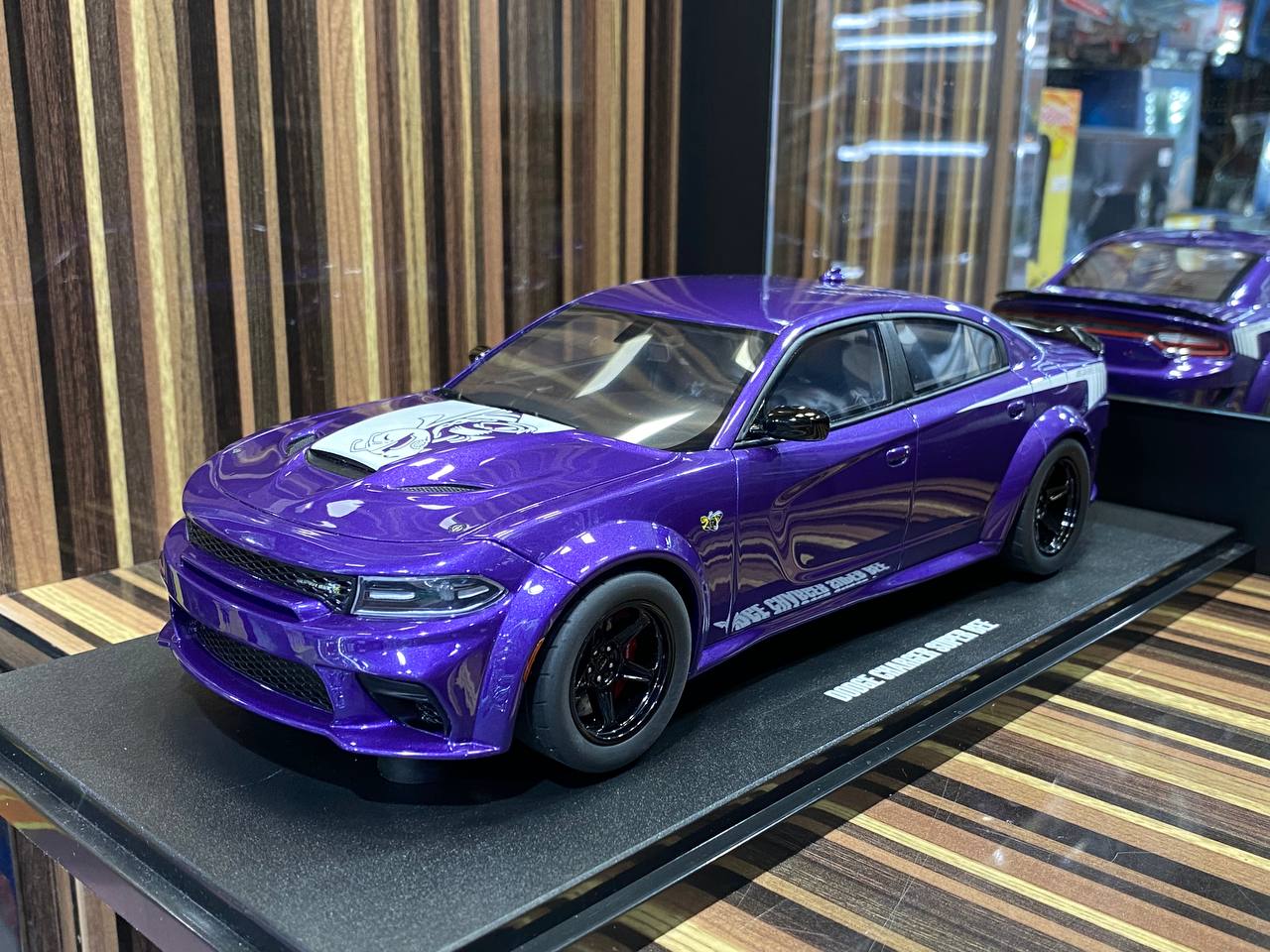 Dodge Charger Super Bee Limited Edition by GT Spirit [1/18 Resin Purple]