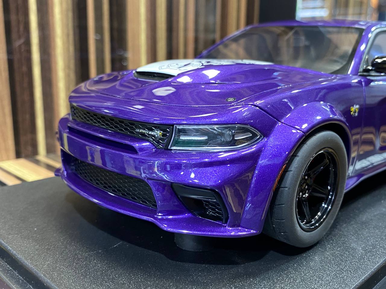 Dodge Charger Super Bee Limited Edition by GT Spirit [1/18 Resin Purple]