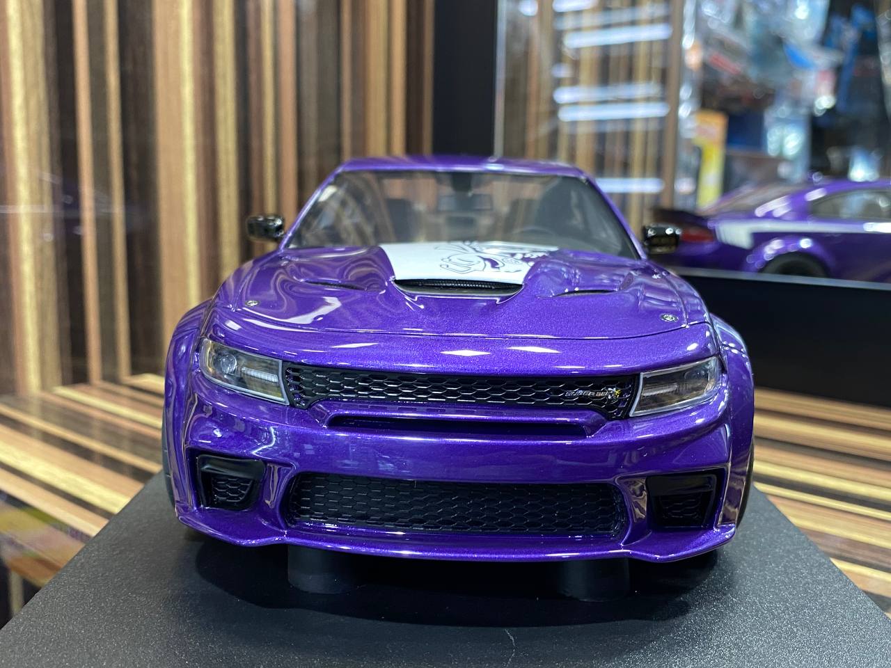 Dodge Charger Super Bee Limited Edition by GT Spirit [1/18 Resin Purple]