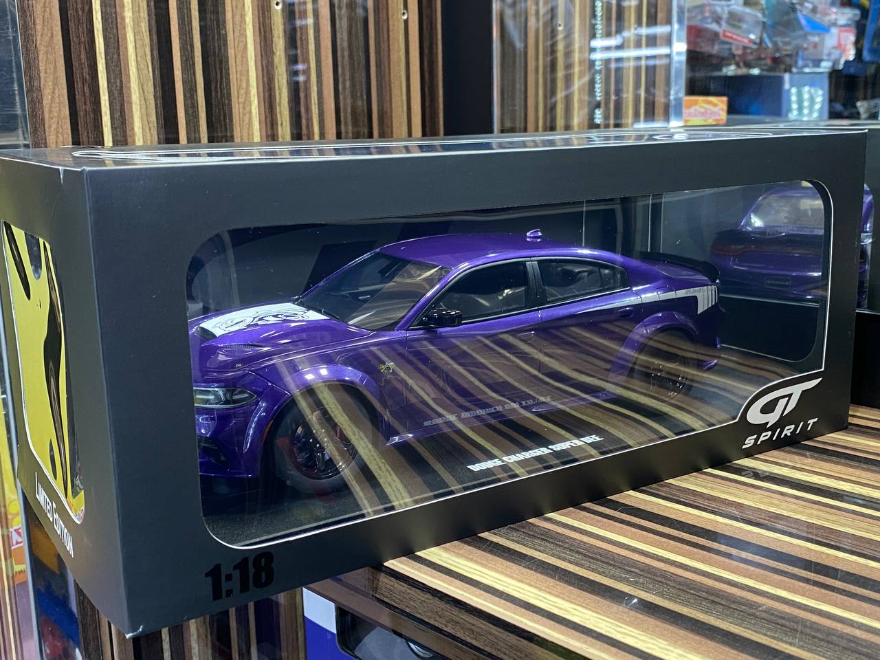 Dodge Charger Super Bee Limited Edition by GT Spirit [1/18 Resin Purple]
