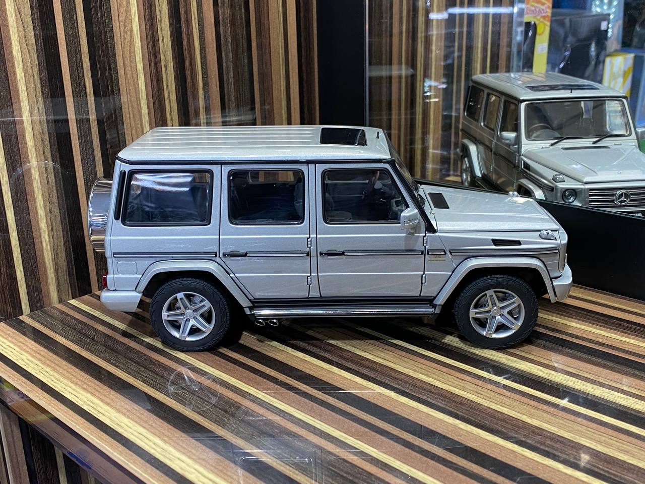 Autoart Mercedes benz G 55 AMG 2009 [1/18 Diecast silver]