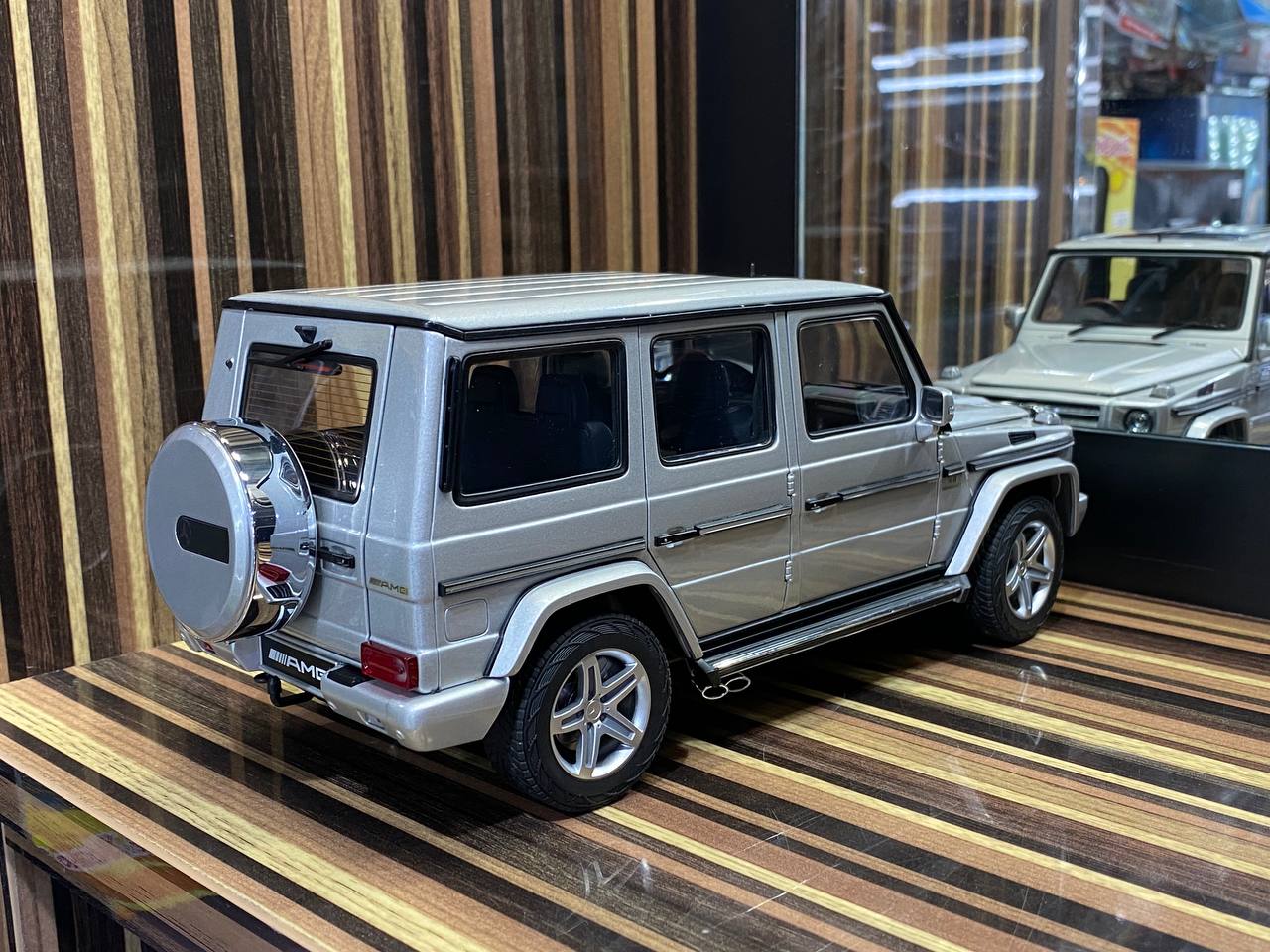 Autoart Mercedes benz G 55 AMG 2009 [1/18 Diecast silver]