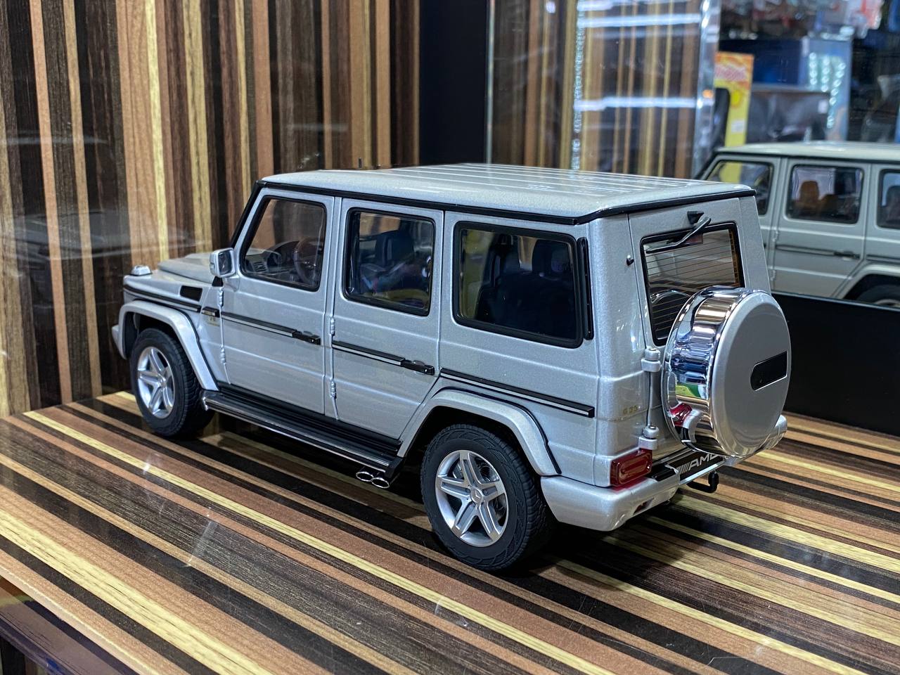 Autoart Mercedes benz G 55 AMG 2009 [1/18 Diecast silver]