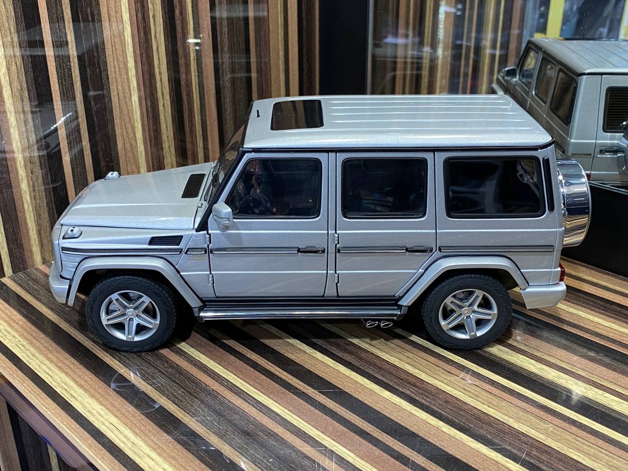 Autoart Mercedes benz G 55 AMG 2009 [1/18 Diecast silver]