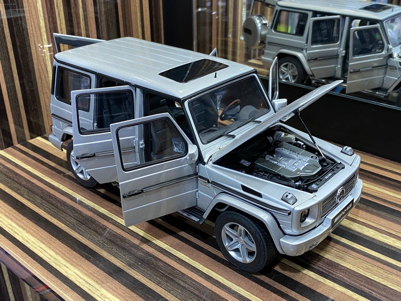 Autoart Mercedes benz G 55 AMG 2009 [1/18 Diecast silver]