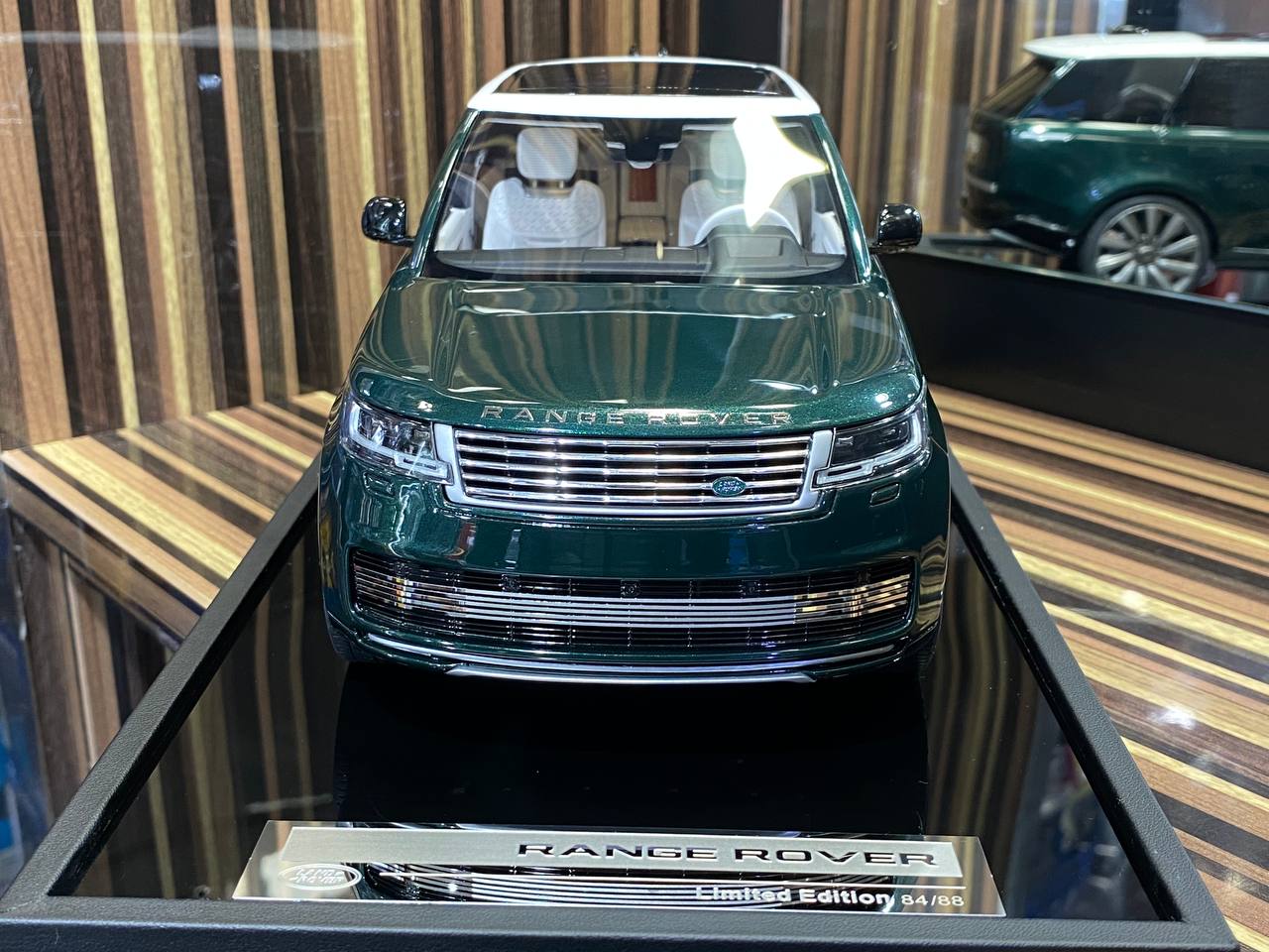MotorHelix Range Rover Autobiography British Racing Green [1
