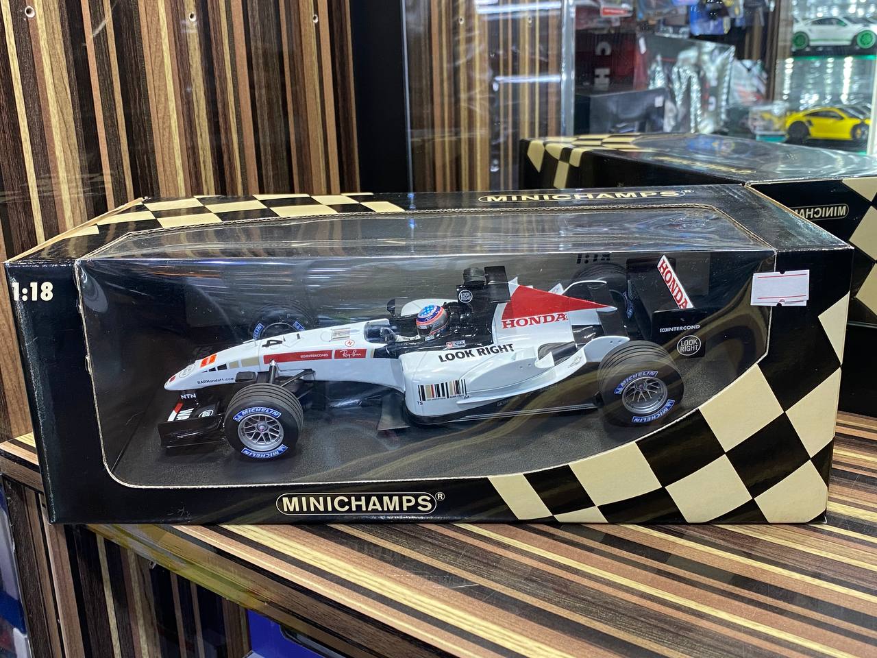Honda B-A-R Präsentation #4 T. sato 2005 by Minichamps [1/18 Diecast White & Red]