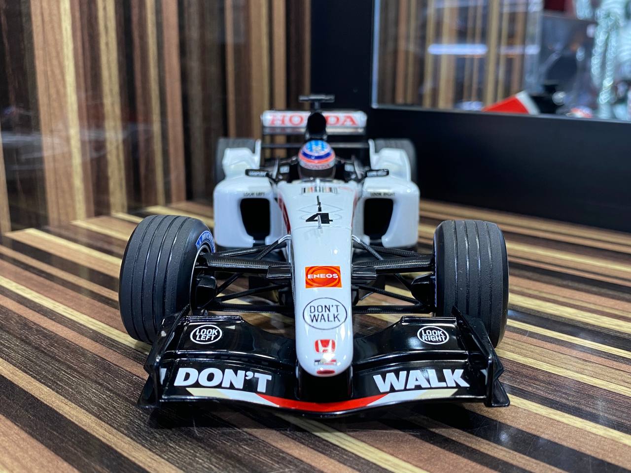 Honda B-A-R Präsentation #4 T. sato 2005 by Minichamps [1/18 Diecast White & Red]